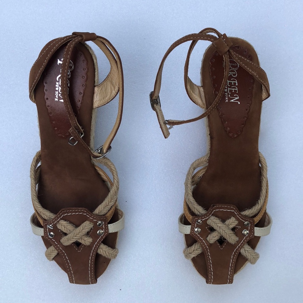 Woman’s size 6 platform shoes